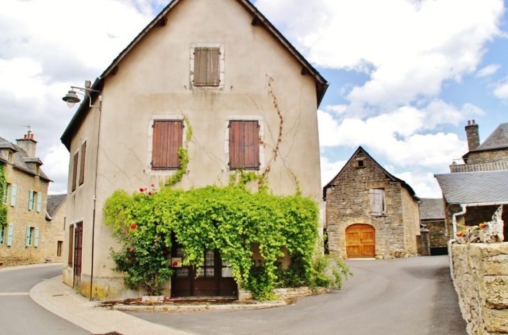 Le Village - Pierrefiche