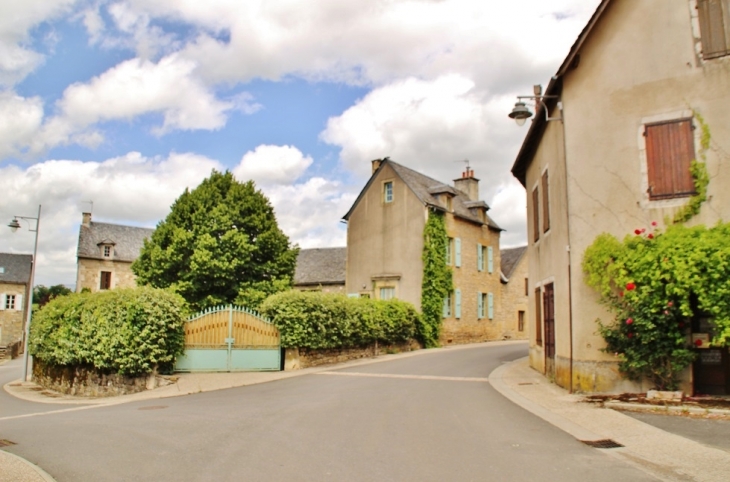 Le Village - Pierrefiche