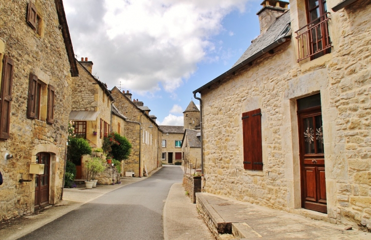 Le Village - Pierrefiche