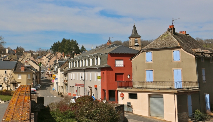 Entrée de la grande-Rue en 2014. - Pont-de-Salars