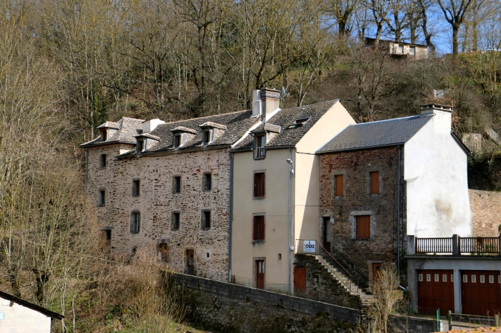 Maisons du village. - Pont-de-Salars