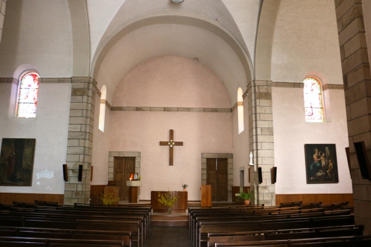 Eglise du bourg : la nef vers le choeur. - Pont-de-Salars