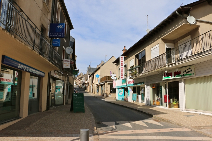 Une rue du village. - Pont-de-Salars