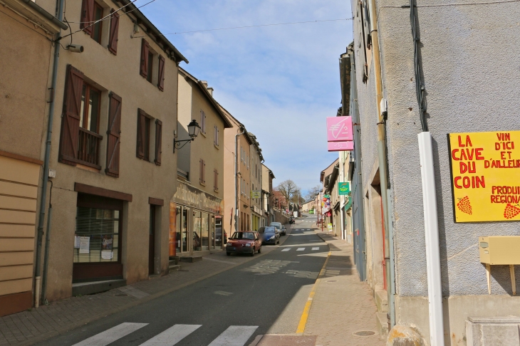 Une rue du village. - Pont-de-Salars