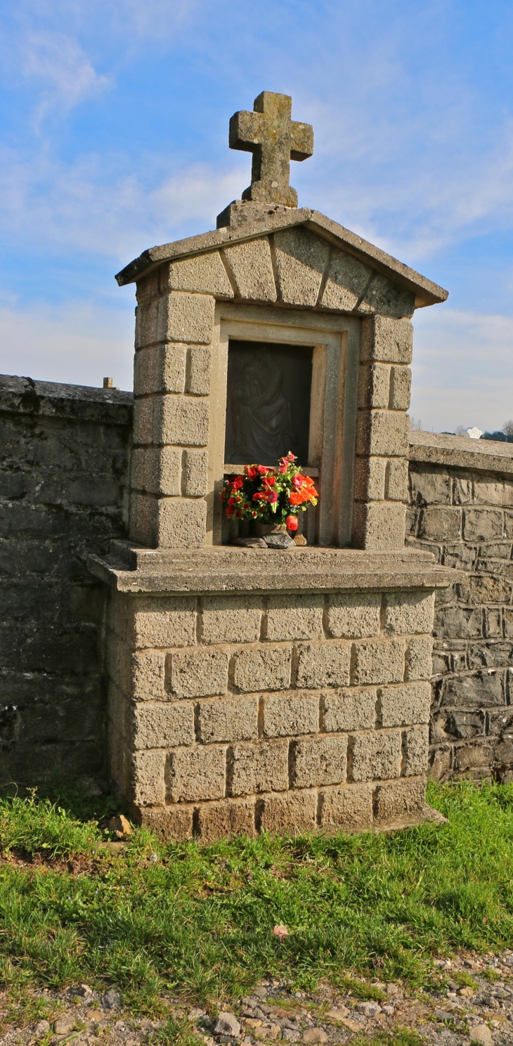 Près de la chapelle Notre Dame de Salars. - Pont-de-Salars