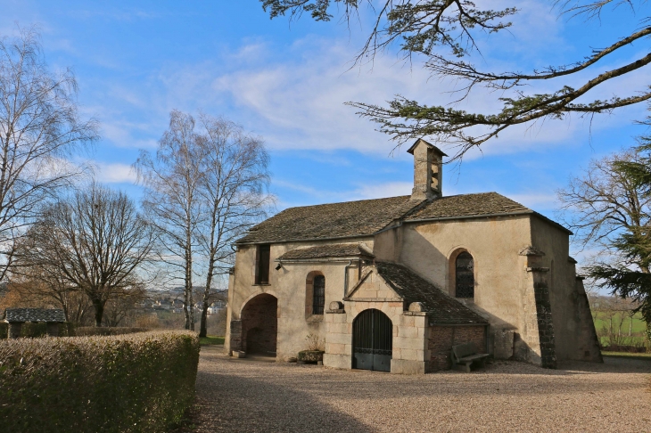 La chapelle Notre Dame de Salars est située à 500m environ à l'est de Pont de salars sur une hauteur dominant le bourg. - Pont-de-Salars