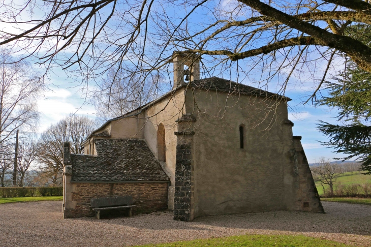 Le chevet droit de la chapelle Notre Dame de Salars. - Pont-de-Salars