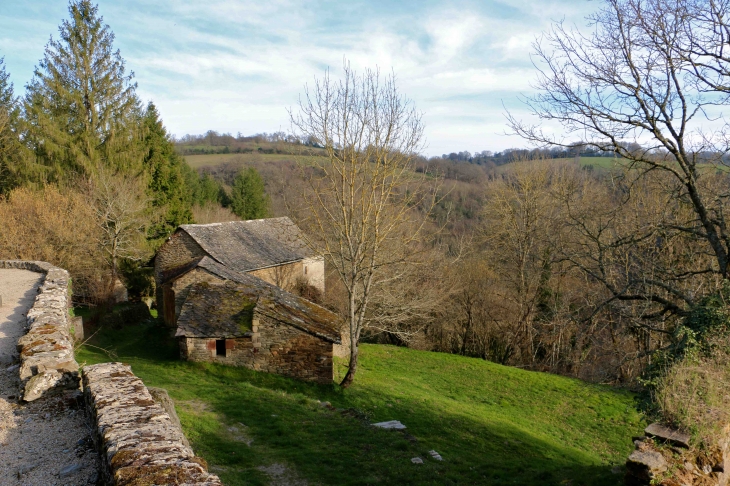 Vue-de-la-terrasse-de-l-eglise-saint-georges de camboulas - Pont-de-Salars