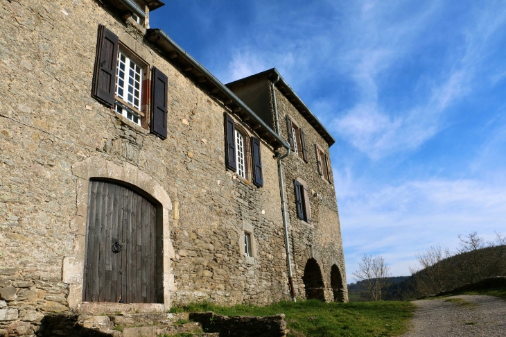 L'église Saint Georges de Camboulas. - Pont-de-Salars