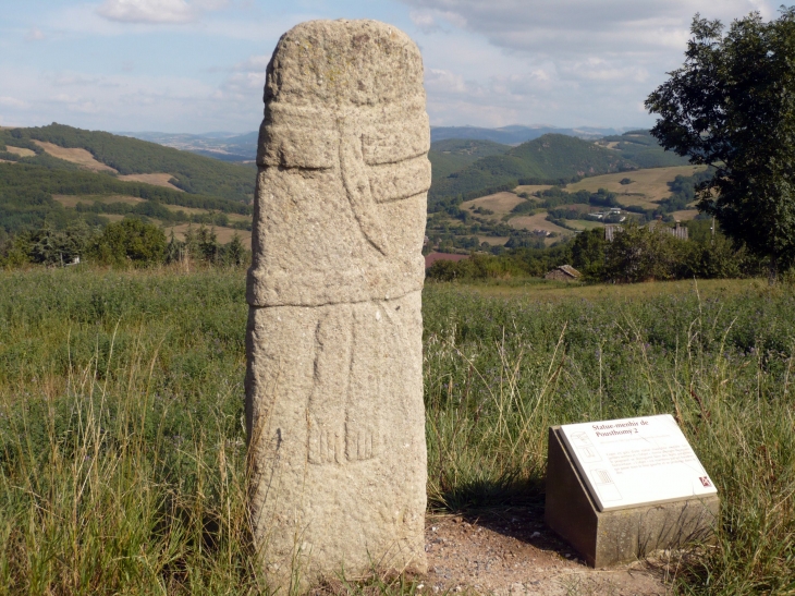 Dans les environs,copie de la  Statue-Menhir 2. - Pousthomy