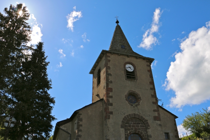 Clocher de l'église de Born. - Prades-d'Aubrac