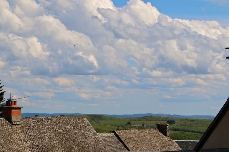 Le hameau de Born. - Prades-d'Aubrac