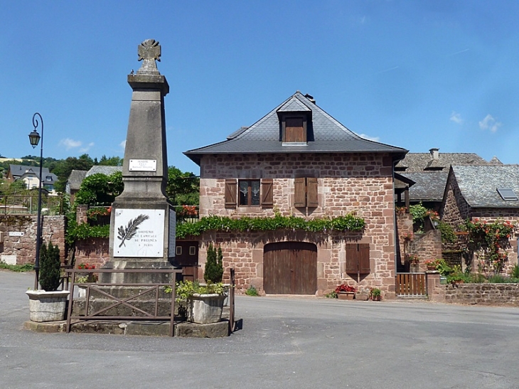 Le monument aux morts - Pruines