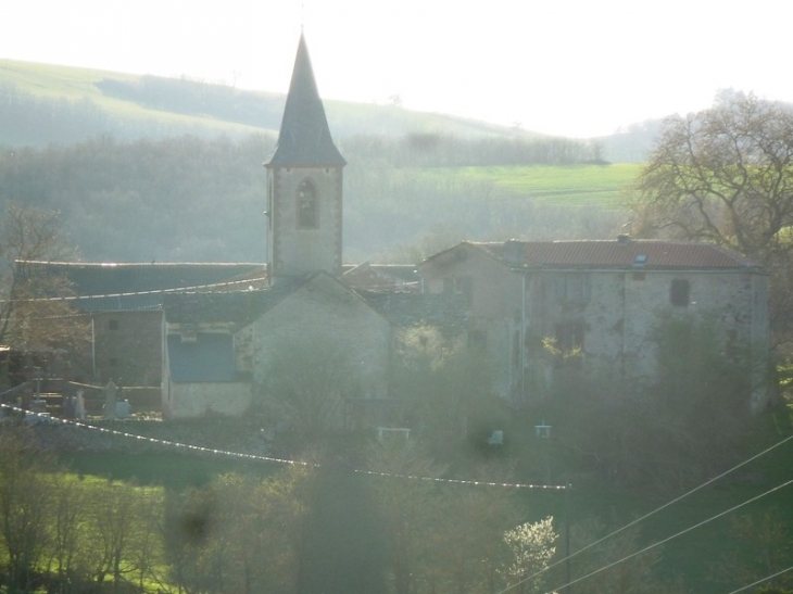 Saint Pierre de Bétirac dans le soleil couchant - Rebourguil