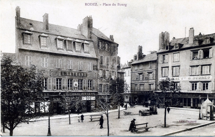 Place du Bourg, vers 1928 (carte postale ancienne). - Rodez