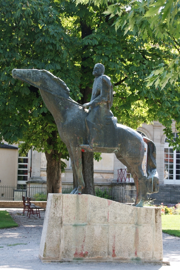 Statue au Jardin Public - Saint-Affrique