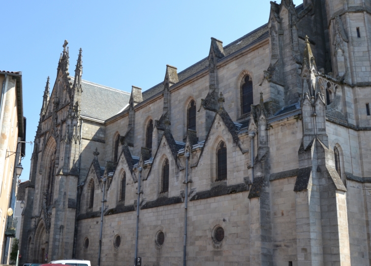 Eglise Gothique Saint'Afrique 19 Em Siècle ( clocher et sa Flèche culmine a 71 Mètres )  - Saint-Affrique