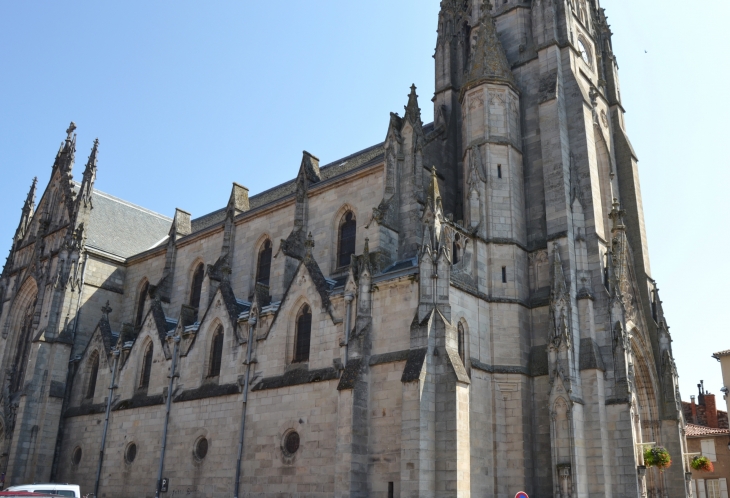 Eglise Gothique Saint'Afrique 19 Em Siècle ( clocher et sa Flèche culmine a 71 Mètres )  - Saint-Affrique