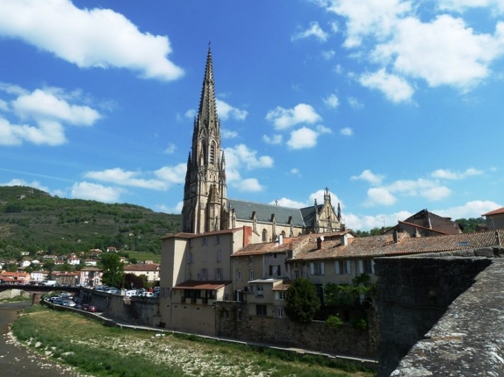 Vu sur l'église Notre Dame - Saint-Affrique