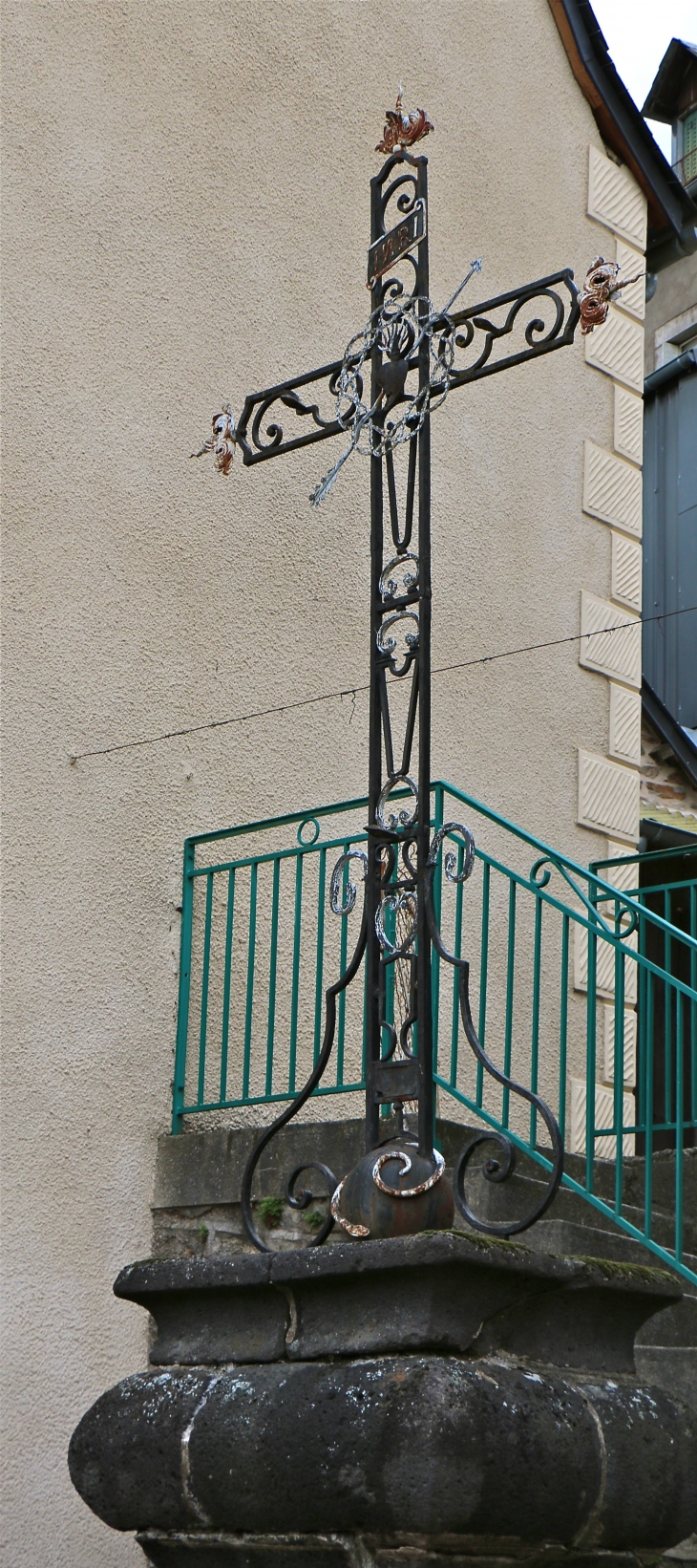 Croix de Mission , face à la Mairie. - Saint-Chély-d'Aubrac