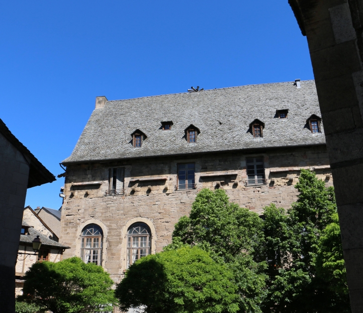 Château-hôtel de ville. - Saint-Côme-d'Olt