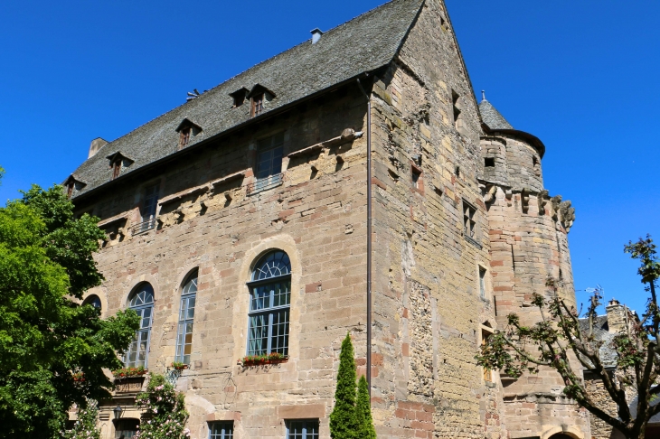 Château-hôtel de ville. - Saint-Côme-d'Olt