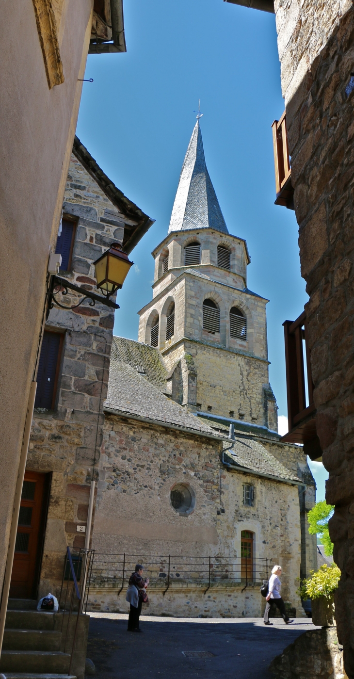 L'église Saint Come et Saint Damien. - Saint-Côme-d'Olt