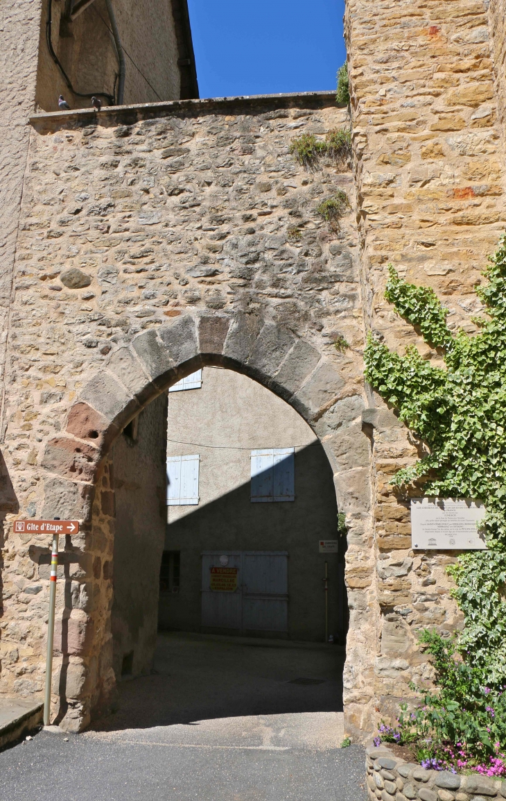 La porte neuve. - Saint-Côme-d'Olt