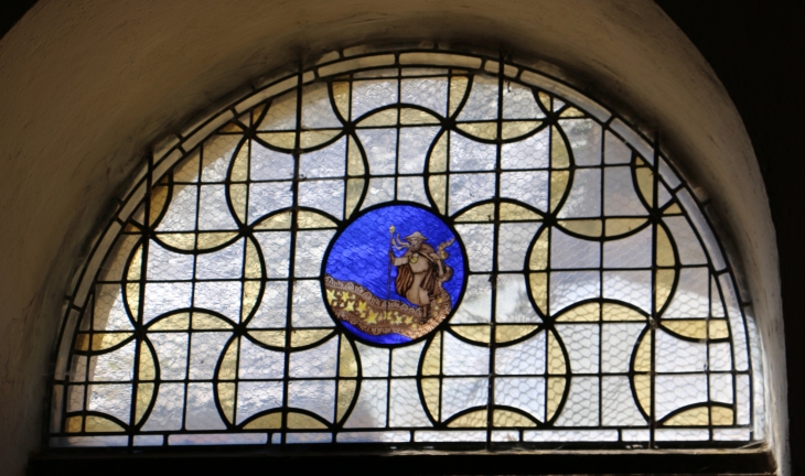 Vitrail de la chapelle des pénitents blancs. - Saint-Côme-d'Olt