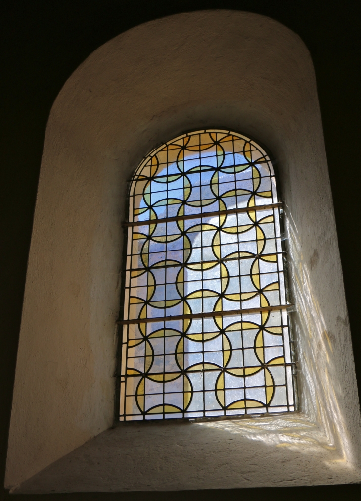 Vitrail de la chapelle des pénitents blancs. - Saint-Côme-d'Olt