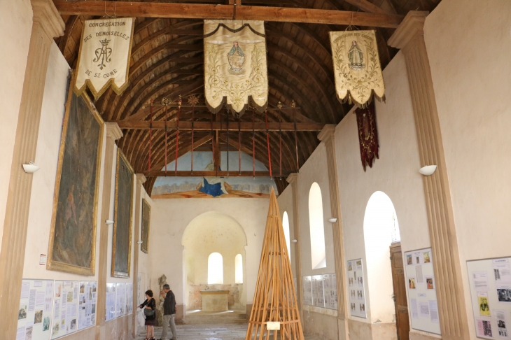 La nef de la chapelle des pénitents blancs. - Saint-Côme-d'Olt