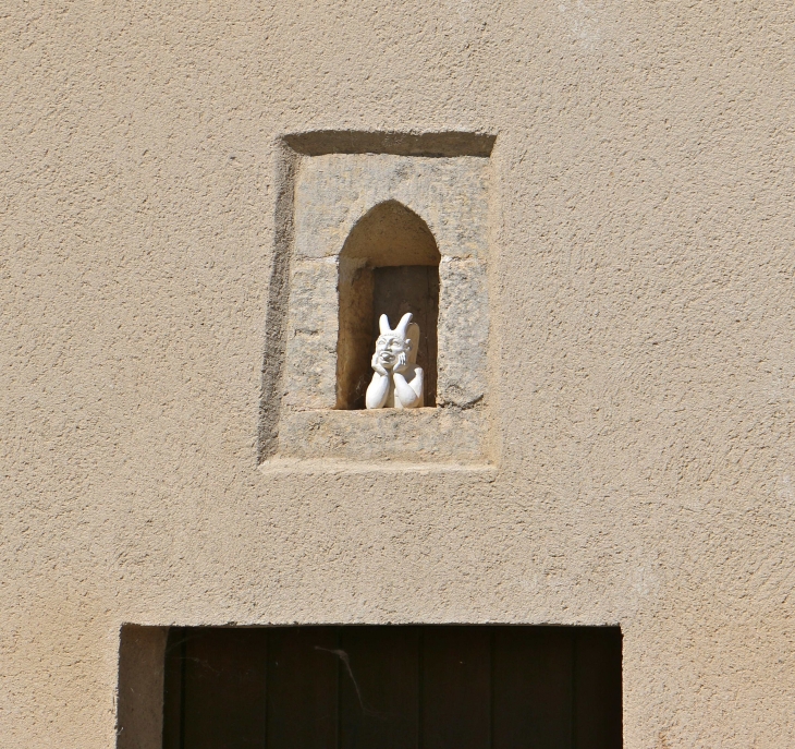 Le diable face à la chapelle. - Saint-Côme-d'Olt