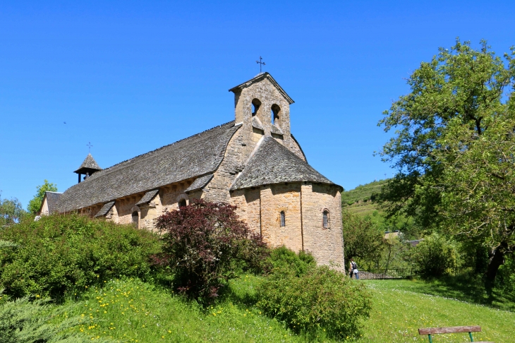 Chapelle des pénitents blancs : elle a gardé son aspect roman avec son clocher ajouré et sa charpente en carène de bateau. - Saint-Côme-d'Olt