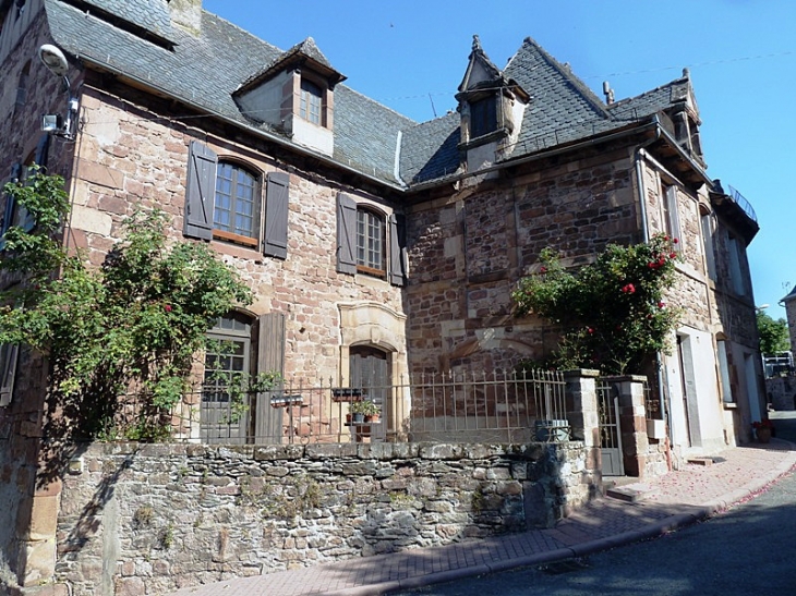 Maison fleurie - Saint-Cyprien-sur-Dourdou