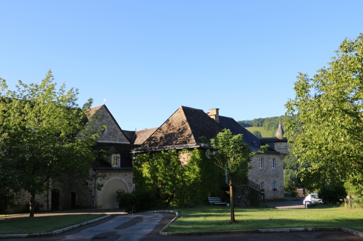 Le château de la Falque. - Saint-Geniez-d'Olt