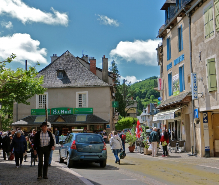 Fête et Marches de l'estive. Dans le village. - Saint-Geniez-d'Olt