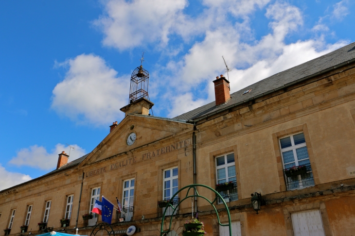 La Mairie et la poste. - Saint-Geniez-d'Olt