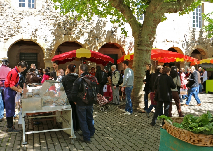 Fête et Marches de l'estive : le marché. - Saint-Geniez-d'Olt