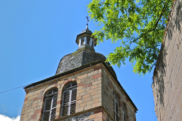 Le clocher de l'église Saint Geniez. - Saint-Geniez-d'Olt