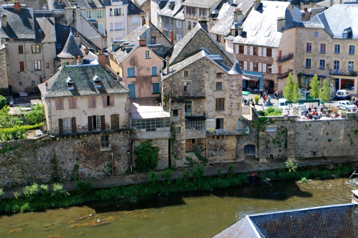 Le village vu du monument Talabot. - Saint-Geniez-d'Olt