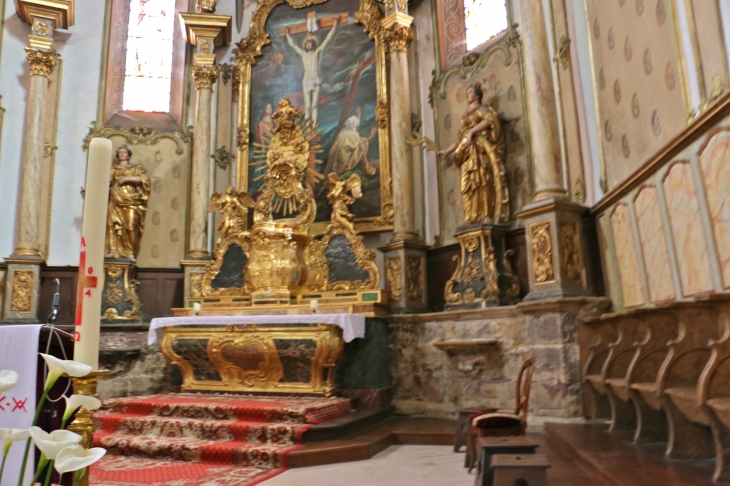 L'autel de l'église Saint Geniez. - Saint-Geniez-d'Olt