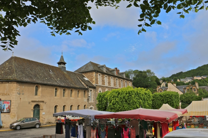 Jour de Marché. - Saint-Geniez-d'Olt