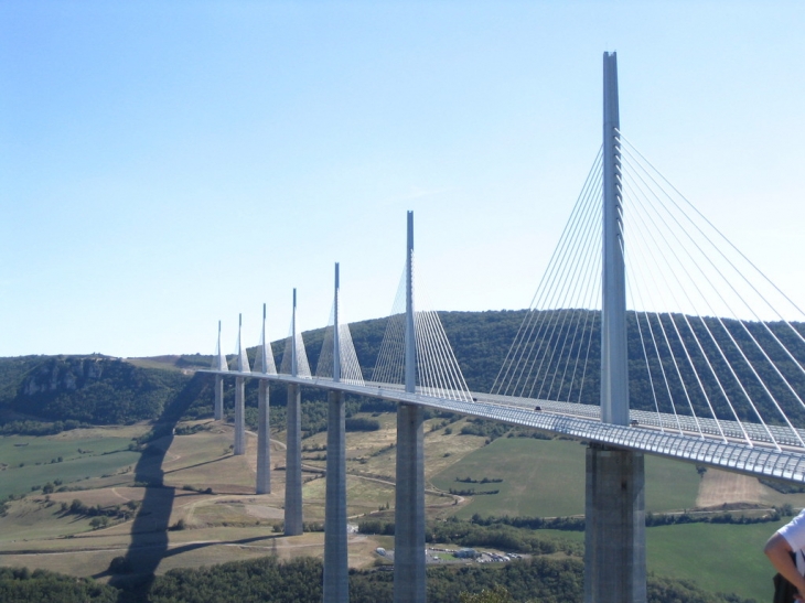 Le viaduc de Millau - Saint-Jean-du-Bruel