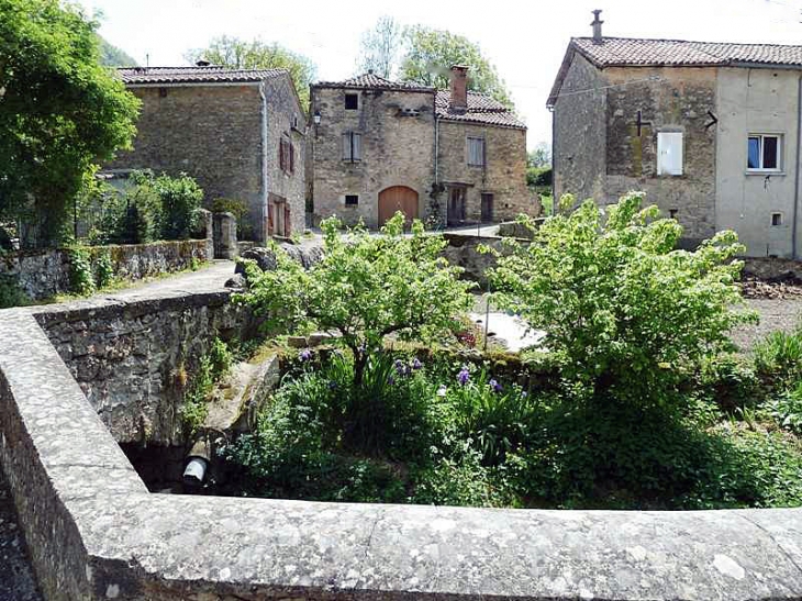 Saint Paul des fonts : dans le village - Saint-Jean-et-Saint-Paul