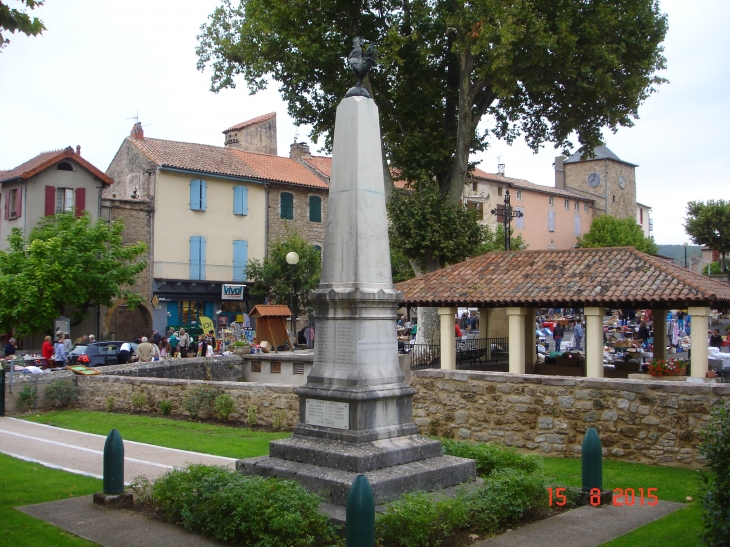 Monument aux morts,lavoir et place du ravelin - Saint-Rome-de-Tarn