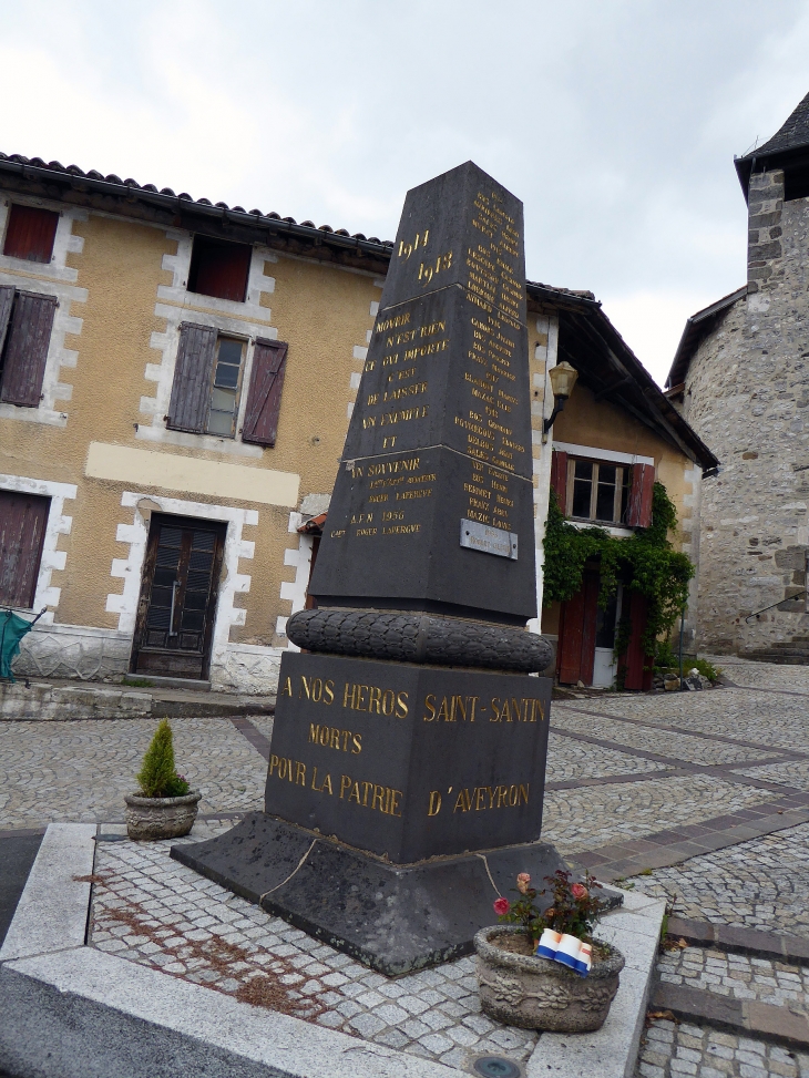 Le monument aux morts biface - Saint-Santin