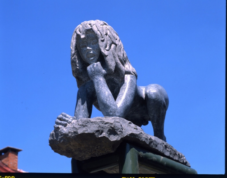 L'enfant Sauvage de l'Aveyron sculpture de l'artiste sculpteur Rémi Coudrain - Saint-Sernin-sur-Rance