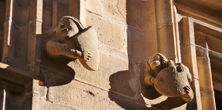 Ancienne maison du Prévôt de St Sernin 15 Em Siècle ( Détail Sculpture ) - Saint-Sernin-sur-Rance