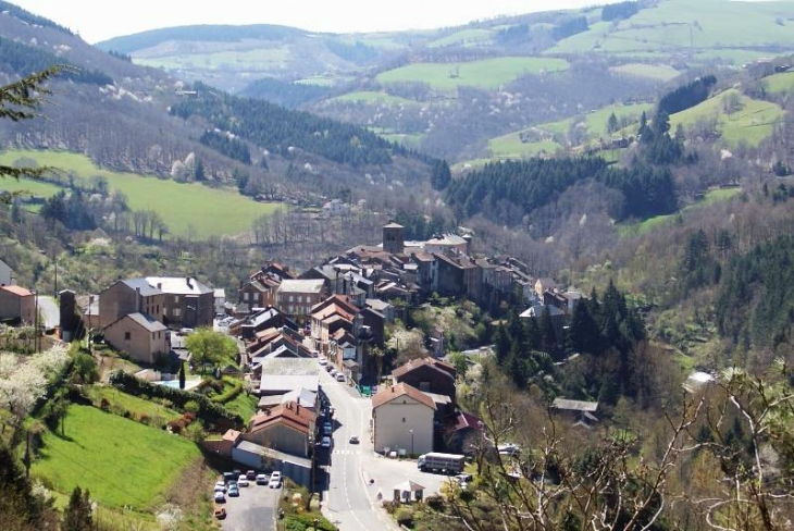 Vue plongeante sur le village - Saint-Sernin-sur-Rance