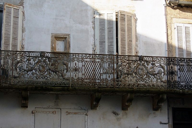 Balcon ouvragé - Saint-Sernin-sur-Rance